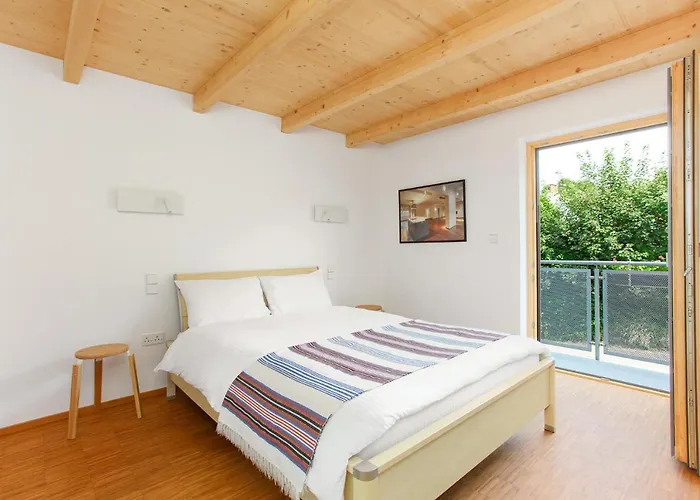 Contemporary Bolthole, Short Walk From City