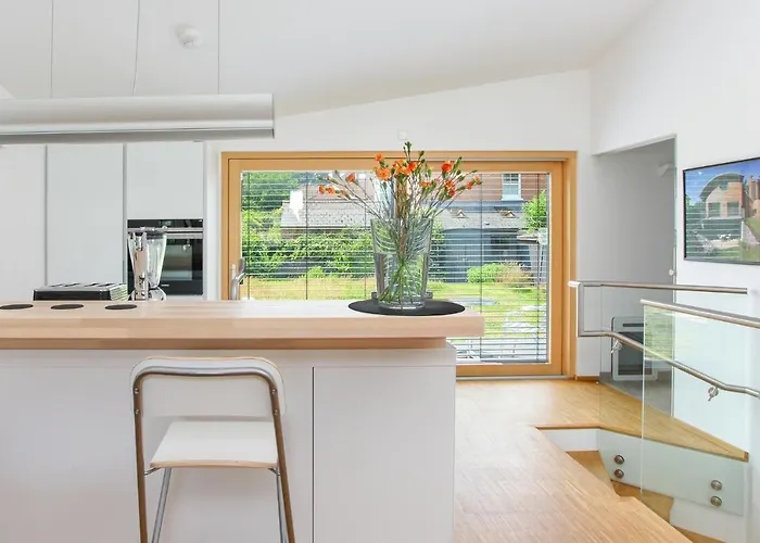 Contemporary Bolthole, Short Walk From City