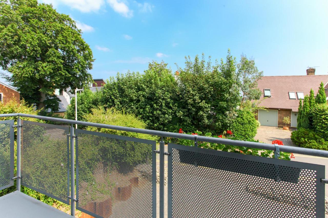 Contemporary Bolthole, Short Walk From Apartment