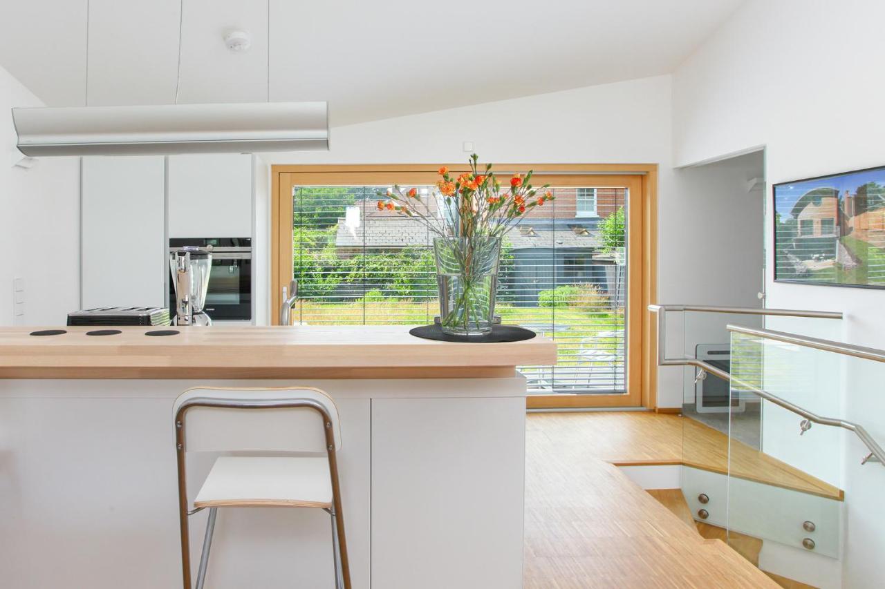 Apartment Contemporary Bolthole, Short Walk From *